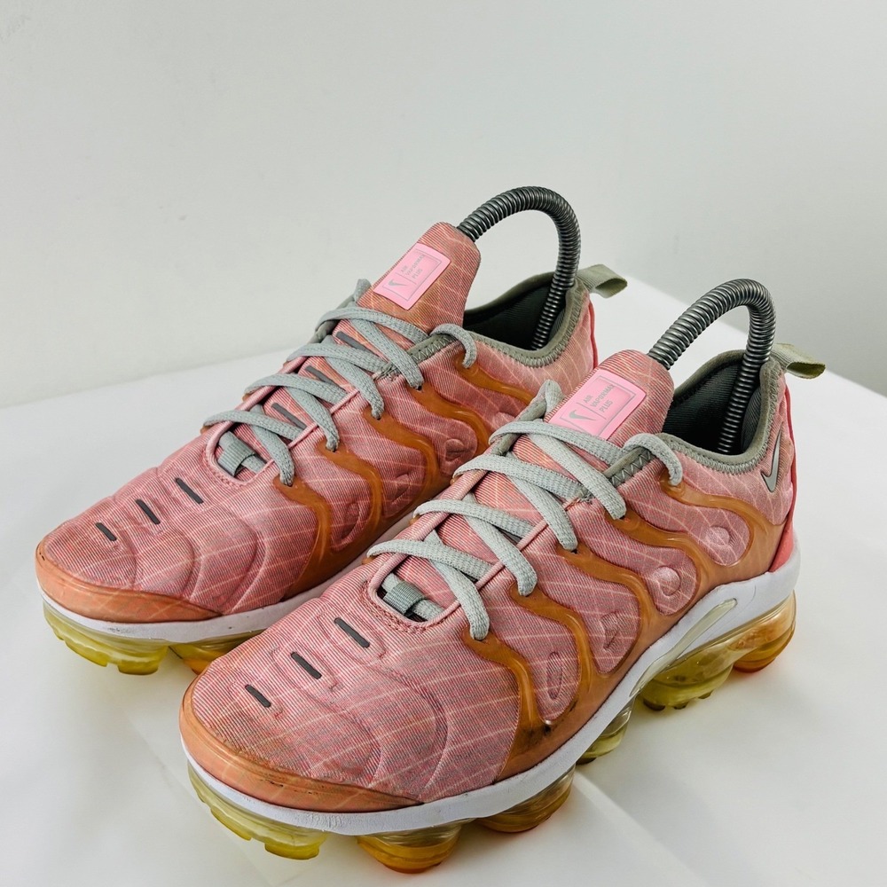 Nike Air Vapormax Plus "Bleached Coral" Pink Shoes AO4550-603 Women's Size 8